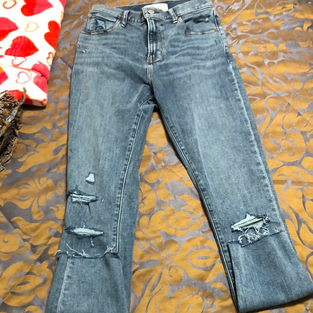 Brand new never worn Abercrombie jeans. Style super skinny ankle high rise.